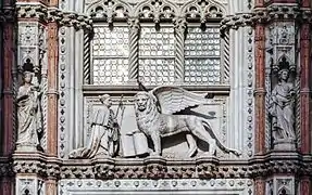 Escultura en la Porta della Carta del Palacio Ducal de Venecia.
