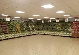 Venta de panetones en una sede de supermercados Tottus en Lima, Perú.