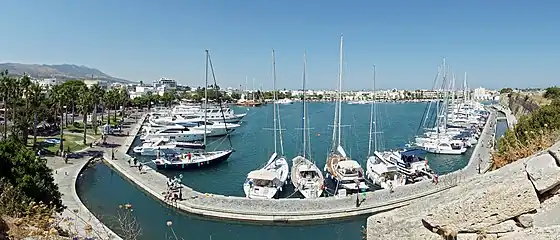 Vista del puerto desde el castillo.