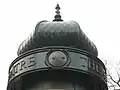 Detalle de una columna Morris de París.