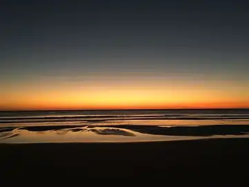 Parque nacional marino Las BaulasUbicado en la bahía de Tamarindo, posee 175 km², principalmente marinos. Protege el estero de San Francisco y tres playas (Grande, Langosta y Ventanas), reconocidas entre las mejores del país. Es sitio de anidación por excelencia en el Pacífico de la tortuga baula, en peligro de extinción.