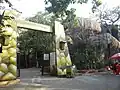 Entrada al aviario.