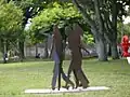 Transeúnte en el parque. Año: S/F. Hierro.