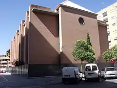 En el extremo norte del barrio, casi rodeada por El Calvari, se encuentra la parroquia de la Resurrección del Señor.