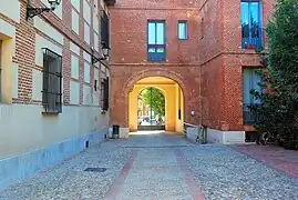 Callejón de la antigua cárcel universitaria del Colegio Mayor de San Ildefonso.