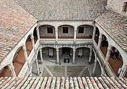 Patio porticado.