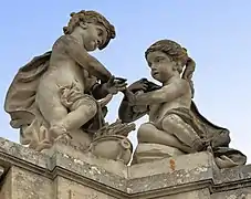 Hacia el Gran Trianón: niños con brasero. El fuego.