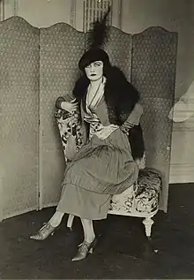 La modelo Pelegrina "Pele" Pastorino posando para el catálogo de Harrods Buenos Aires, 1925.