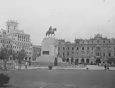 El monumento en 1941