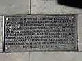 Placa de 1949 donde se consigna la mudanza del monumento.