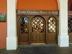 Teatro Guillermo Romo de Vivar.