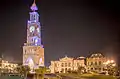 Plaza Prat y su Torre de noche