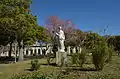 Una de las estatuas de las cuatro estaciones