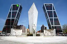 Puerta de Europa, 1989-1996 (Madrid) Posmoderno Philip Johnson y John Burgee