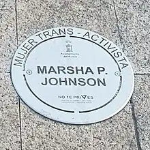 Placa conmemorativa en la Plaza de la Diversidad de la Ciudad de Murcia