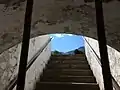 Escalera de acceso a gradas.
