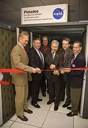 Ceremonia de corte de cinta para la finalización del sistema Pleiades original en diciembre de 2008 con representantes de la NASA, SGI e Intel.