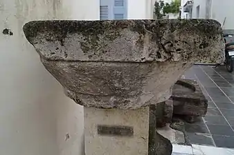 Capitel dórico del siglo V a. C. procedente de la antigua Metana.