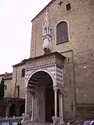 Portal meridional de los Leones blancos