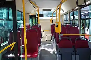 Vista trasera de un modelo con motor transversal (diésel y GNC)