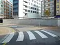 La plaza con la inscripción dedicada a Concepción Arenal