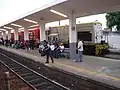 Un servicio local sobre el andén central