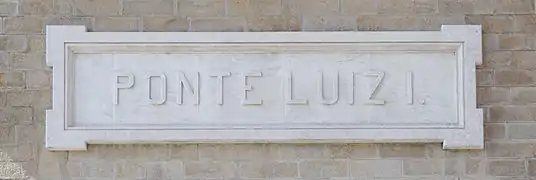 Detalle de la placa del puente.