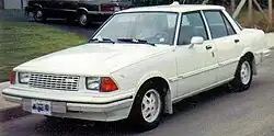 Un automóvil Mazda 626 modelo 1981