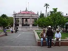 Fotografía de la plaza principal de Calvillo.
