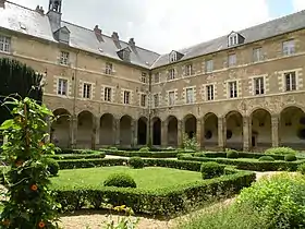 Claustro de la iglesia Saint-Sauveur.