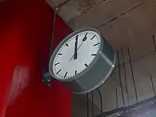 Uno de los relojes suizos instalados en la estación.