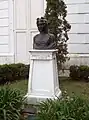 Escultura de Remedios de Escalada en el Instituto Nacional Sanmartiniano.