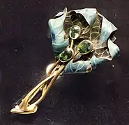 Broche «hoja muerta», oro, esmaltes y turmalinas. Decorative arts in the Musée d'Orsay