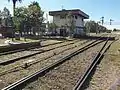 Rieles ubicados frente a la estación