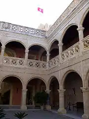Patio del castillo de Luna