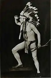 Rodolfo Valentino como jefe indio, 1923.