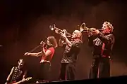 Violinista Lea-Sophie Fischer; trompetista Rainer Gutternigg y músico de potete Hans-Georg Gutternigg
