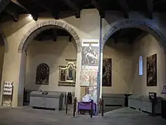 Il Coro Vecchio rodeado de preciosas pinturas, incluyendo el Trittico di Defendente Ferrari (1520 circa), y tumbas de algunos príncipes de Saboya