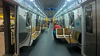 Vista interna de los trenes de la Línea 4.