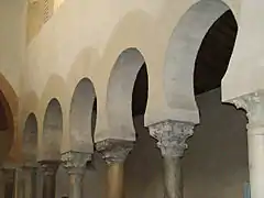Arcada de separación entre la nave central y una nave lateral.