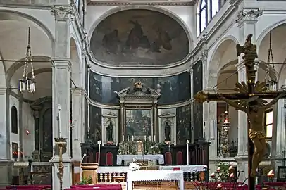 Visto desde el interior de la iglesia.