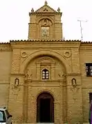 Entrada al edificio monacal del siglo XVIII.
