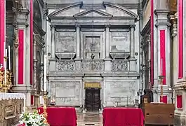 Su monumento fúnebre.