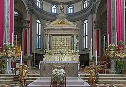 Altar y retablo.