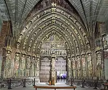 Pórtico de Santa María de los Reyes, Laguardia (Álava). La policromia es del siglo XIX.