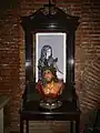 Mater Dolorosa y busto de la corona de espinas (Iglesia Parroquial de Santa Mónica, Filipinas)