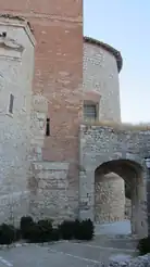 Arco de entrada al Castillo de Torremocha.