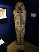 Antiguo sarcófago egipcio de Antinoe.
