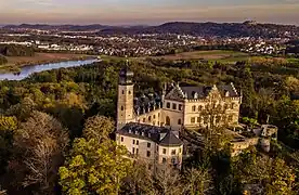 Schloss Callenberg (1827-1842), reconstruido para ser residencia de verano de Ernesto II