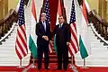 El Secretario de Estado de Estados Unidos John Kerry junto al presidente tayiko Emomali Rahmon en visita al Palacio en 2015